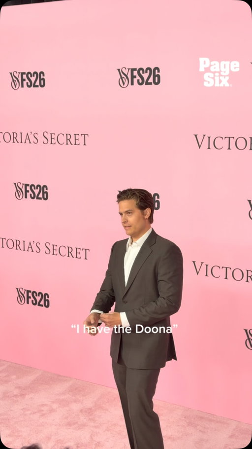 Just Dylan Sprouse talking dad things at the 2026 Victoria’s Secret Fashion Show in LA while he supports his wife, Barbara Palvin, who is set to walk the runway just six weeks after giving birth to their daughter, Sylvie (!!!) 🥹