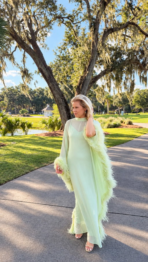 Consider this my official Southern Charm audition tape. @bravotv I have the wardrobe covered.

Dress of my dreams courtesy of @hutch_design 🤍