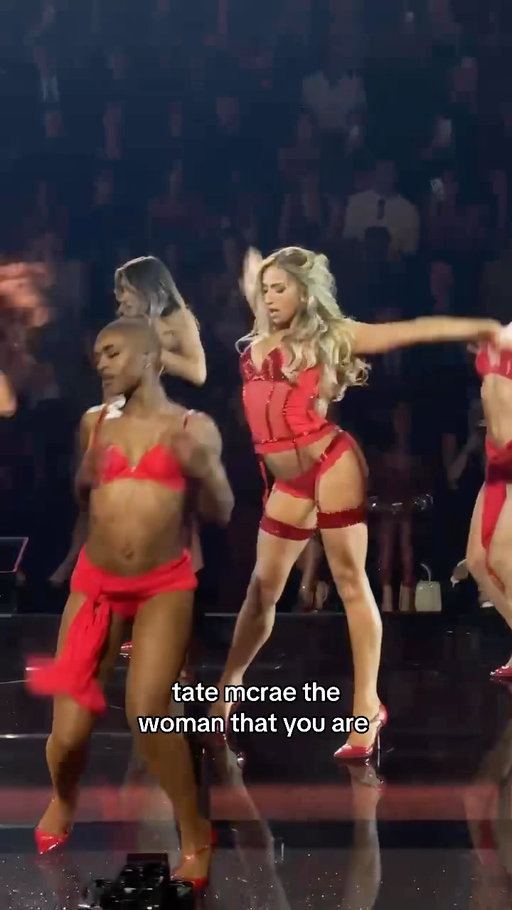 Tate McRae, you have my FULL attention!!! The singer takes the stage at the VS Fashion Show, performing her new song ‘Housewife.’

Video: @ladytomhanks/Bustle