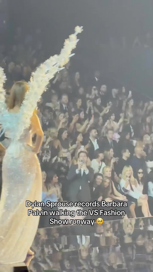 Husband of the year goes to… 🥹 Dylan Sprouse records Barbara Palvin walking the VS Fashion Show runway.

Video: @missangmelero/Bustle