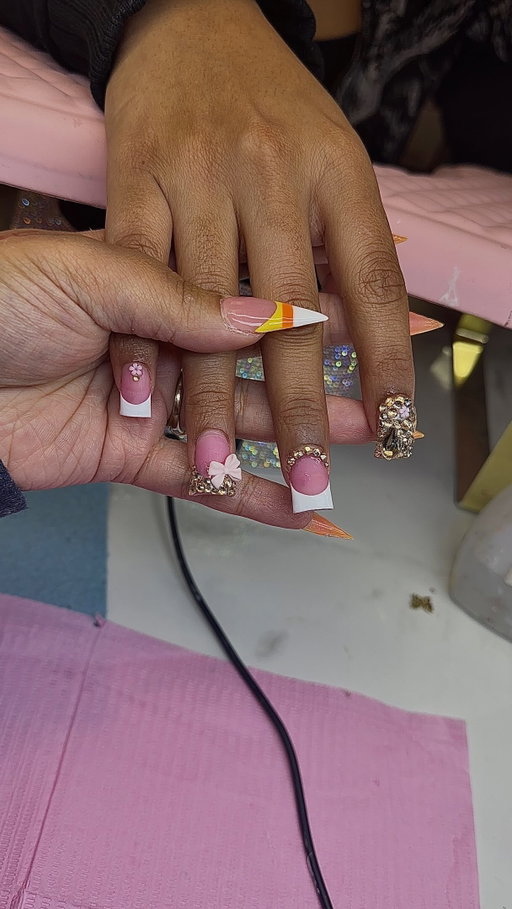 SO GIRLALALA 🎀  Nails by @tipsbytayjha_ 💕  St.Paul, MN