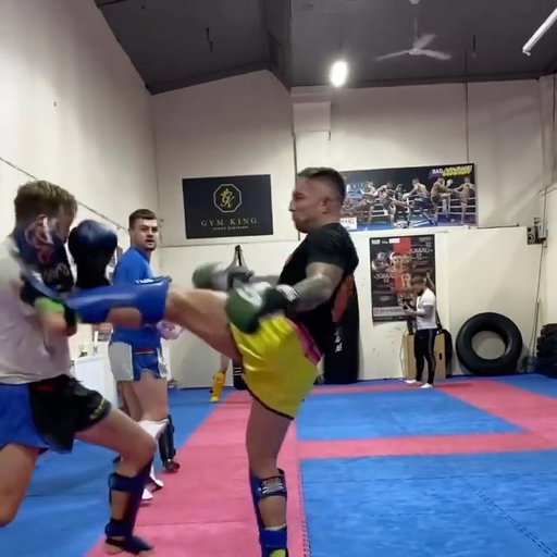 Throw back to one of the coolest moves I’ve pulled off on camera sparring with my bro @superpetchsyfo 😎

#muaythai #sparring #fighter