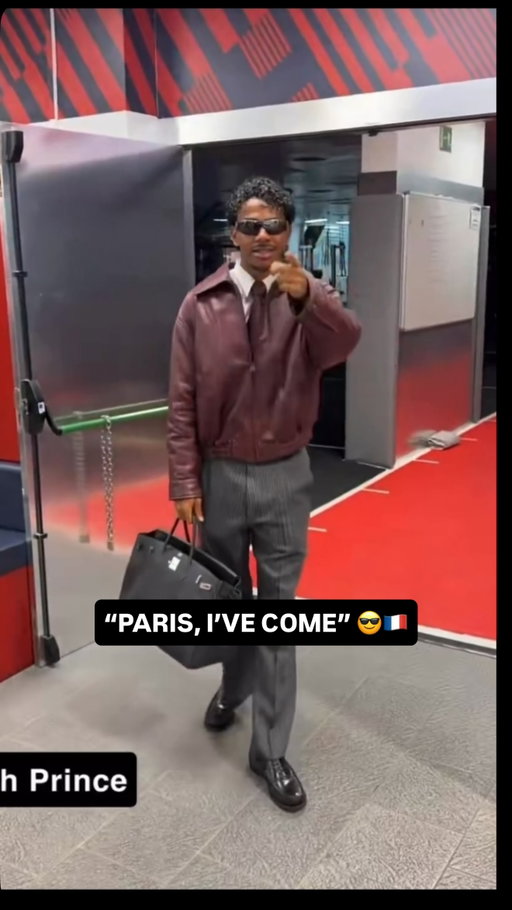 📍🇫🇷 “𝐏𝐀𝐑𝐈𝐒, 𝐈 𝐇𝐀𝐕𝐄 𝐂𝐎𝐌𝐄!” 🥶

Lamine Yamal, landed 𝒊𝒏 𝒈𝒐𝒐𝒅 𝒎𝒐𝒐𝒅 for PSG-Barça 💙❤️😎