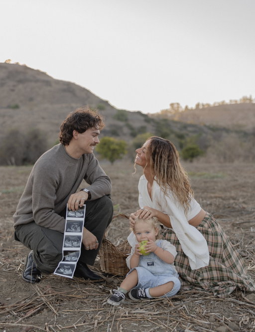 another little hand to hold 🤎☁️🧺👼🏼
•
photos taken by @sarahelizabethsphoto ✨