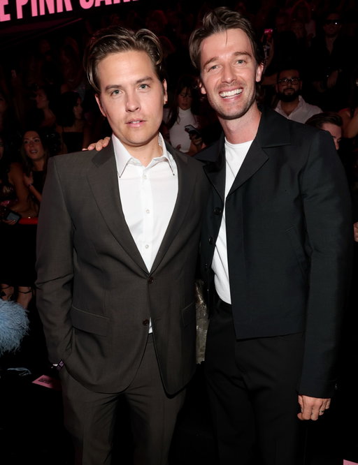 Victoria’s Secret husbands Dylan Sprouse and Patrick Schwarzenegger cheered on their wives, Barbara Palvin and Abby Champion, at the 2026 fashion show! Patrick’s mom Maria Shriver also attended.
#VictoriasSecretFashionShow
#BarbaraPalvin
#AbbyChampion
Photos: Getty Images