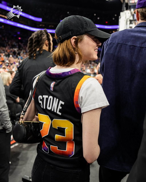 Emma Stone knows ball ☄️

TODAY ONLY (10.19): For NBA Jersey Day get 15% off jerseys with promo code JERSEY15 online at shop.suns.com