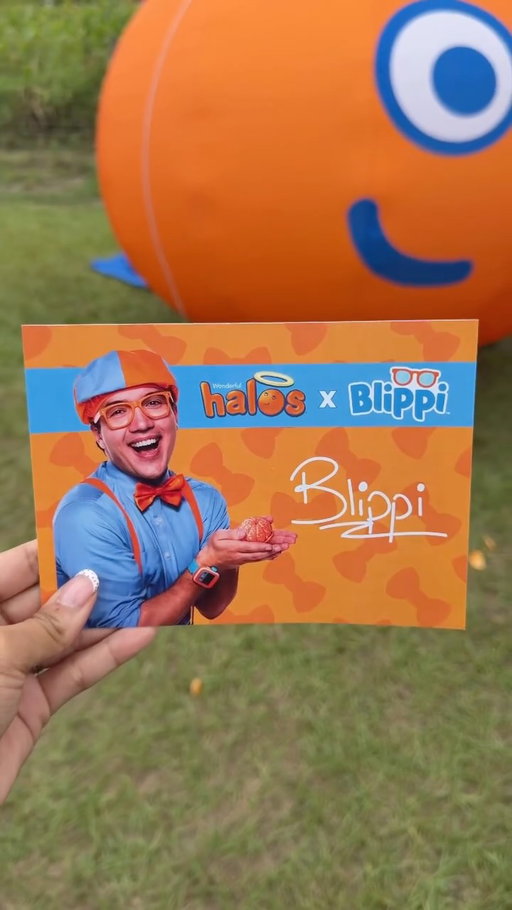 #WonderfulHalosPartner My kids had their Blippi phase and now my nephew is Blippi OBSESSED! 🧡 So when Wonderful Halos teamed up with Blippi for a back-to-school meet & greet, I knew I had to surprise him! 🍊

Wonderful Halos are always an easy go-to snack for the kids! Sweet, seedless, and easy to peel, which makes them perfect for busy days and lunchboxes! 🧡