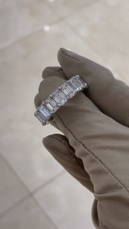 When in doubt, add carats. Not excuses. 😉💎

Anniversary, birthday, or just because… whatever the occasion, Joseph Anthony has you covered! ✨

#josephanthonyinc #windsorontario #familyowned #emerald #eternityband