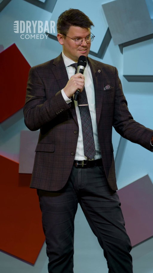 He wants to be a runner. He is very clearly a jogger 🏃

Watch Ivan Decker's full special on Angel, link in bio!
#drybarcomedy #ivandecker #cleancomedy