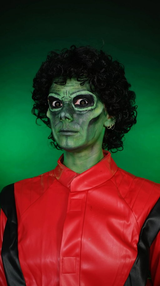 I couldn't do a Michael Jackson look without doing the zombie thriller makeup! I love how it turned out! Stay tuned because tomorrow I've got an insane transition video coming to the thriller soundtrack 👀

Ib: @_regariga_ 

products: 
@kryolanofficial putty, setting powder & supra colour grease paint
@painted.co artistry palette 
@anastasiabeverlyhills dramaline pencil 

#thrillermakeup #thriller #halloweencostume #zombiemakeup #sophiehannahween