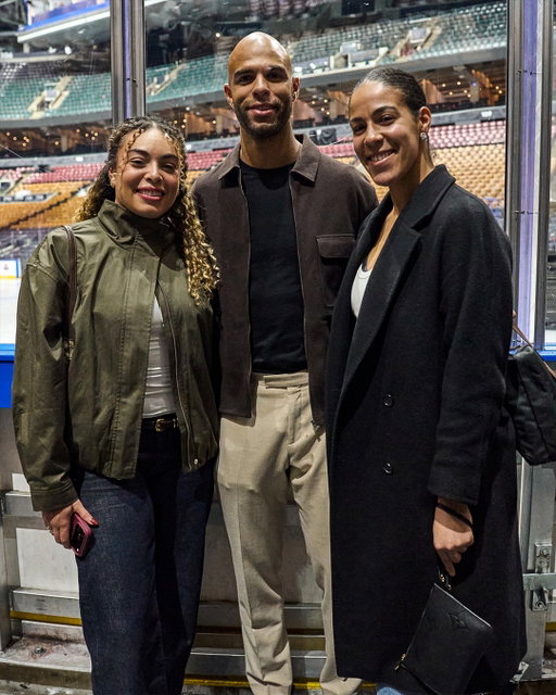 A star-studded Nurse family meetup! 🤩⁣
⁣
Sarah Nurse (@nursey16) of the @pwhl_goldeneyes and @kianurse of the @torontotempo were on hand to watch Darnell Nurse (@drtwofive) and the @sanjosesharks play in Toronto last night!