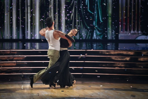 I am so honored to be stepping in and dancing with @jennadewan you are such a light and it’s so beautiful to see you and your mom share the floor.
