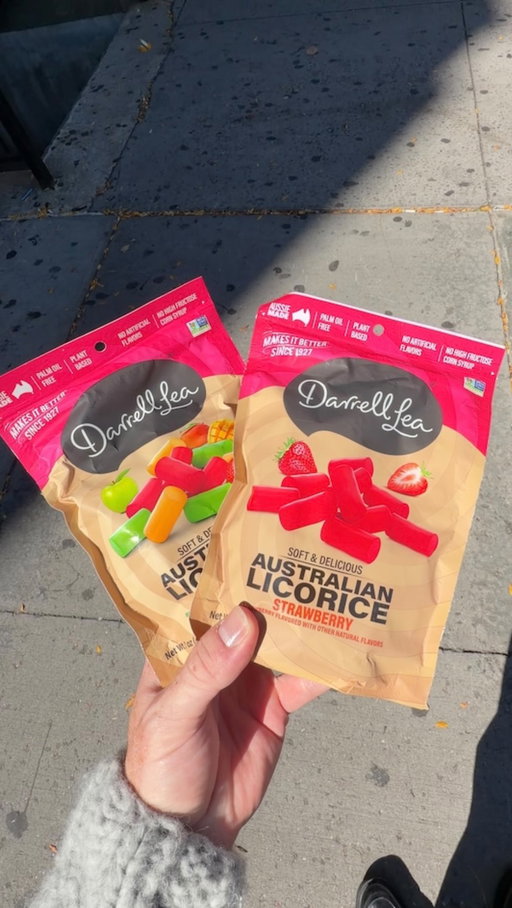 I gave my American friends Darrell Lea and made them review it in an Aussie accent. The results were… something #DLMakesItBetter #DarrellLeaUSA #PalmOilFree #ad @darrellleausa