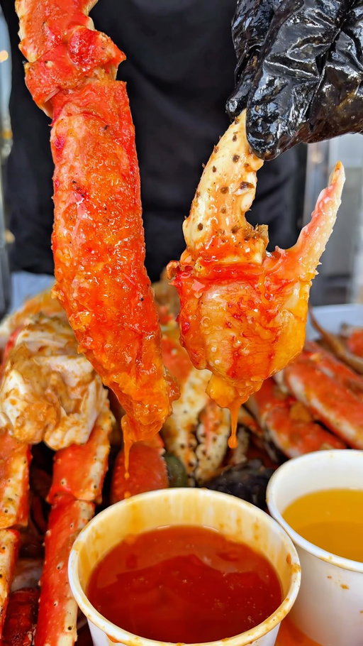 🦀🔥 KING CRAB or SHRIMP? Raising Claw is bringing the seafood deals!

👑 Spend $250 and get 1 LB of KING CRAB FREE!
🦐 Spend $85 and get 1 LB of SHRIMP FREE!

Tag your seafood crew and come feast! Who’s ready to crack some crab? 🤤

📍 Raising Claw
13265 Harbor Blvd, Garden Grove, CA 92843

 #seafoodlover #SeafoodBoil #gardengrove #kingcrab #seafood