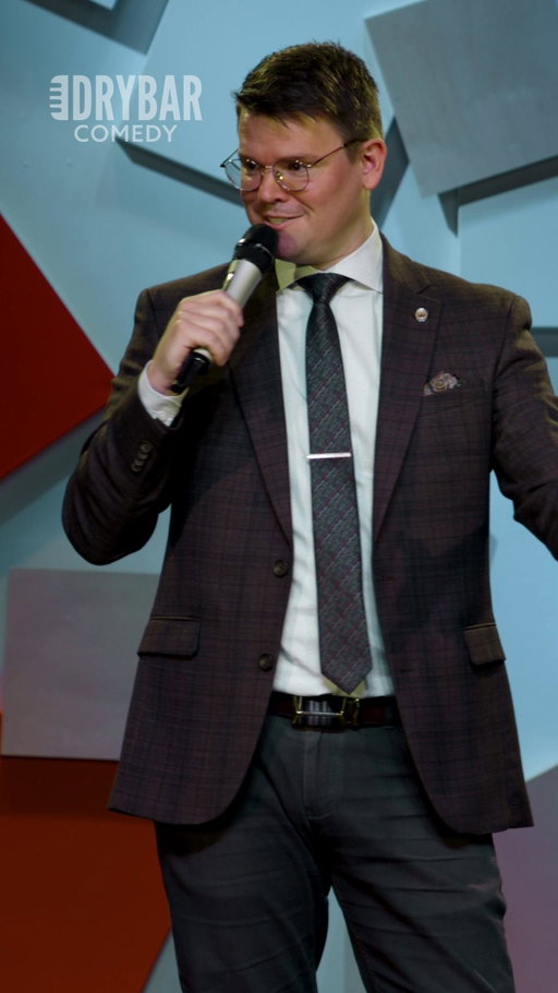 The first rule of owning a juicer, according to Ivan Decker, is telling everyone you own a juicer.

Watch Ivan Decker's full special on Angel, link in bio!
#DryBarComedy #IvanDecker #CleanComedy
