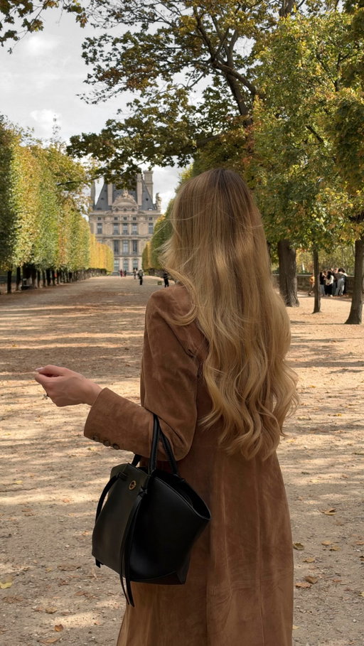 Running around Paris with #TheAllegra @guess 💋👜 ad