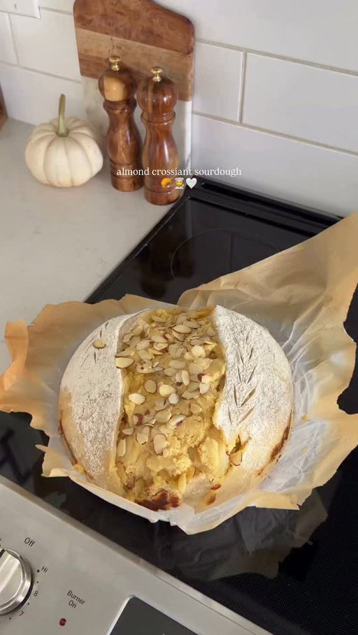 Almond croissant sourdough loaf with a sweet almond filling🥐 #sourdoughbread #almondcroissant #croissant #bakingtherapy