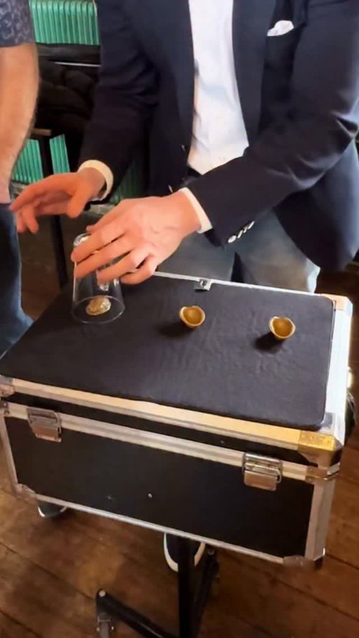 😮😂 This Is IMPOSSIBLE!?
#magic #magictricks #explore #virals #foryou