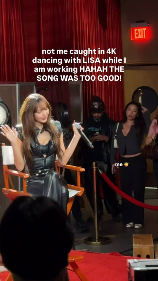 me dancing with Lisa casually at work HAHAHA Lisa playing PRESS PLAY EP at YouTube livestream 💋🌷 @youtube #lisa #lalisa #pressplay #lisapressplay