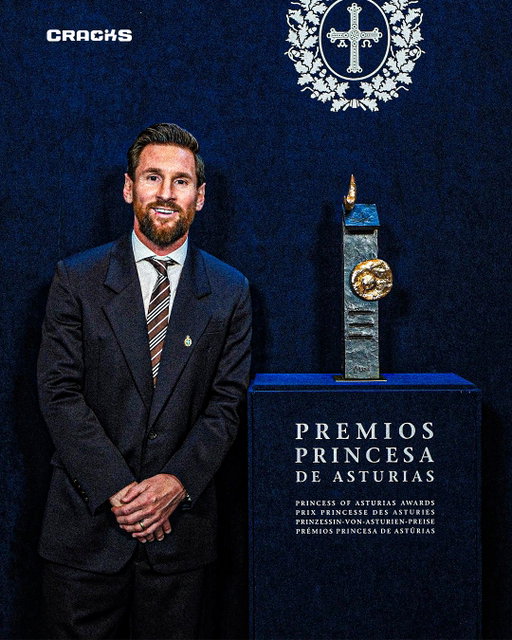 🚨 ¡𝐎𝐅𝐈𝐂𝐈𝐀𝐋: MESSI HACE HISTORIA! 🐐🇦🇷

Lionel Messi recibió el Premio Princesa de Asturias de los Deportes 2026 y se convirtió en el primer futbolista en obtener este prestigioso reconocimiento. 🏆

Además, con este galardón, LA PULGA ALCANZÓ LOS 1,000 PREMIOS INDIVIDUALES EN SU CARRERA. Una cifra histórica para una leyenda del fútbol mundial. 👏✨