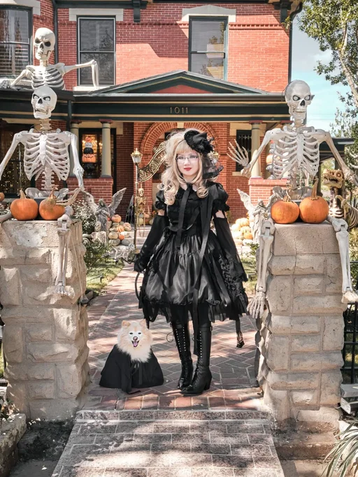 Witch and familiar 🔮
Latte and I are celebrating October 👻🦇🎃

{outfit details are on my blog!}

#eglcommunity #eglfashion #babythestarsshinebright #vog_abstractcandy #halloweenvibes witch hat kurololita  skeletons black outfit fluevog BtSSB