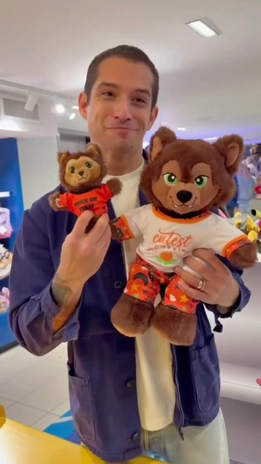 The best place to find a new member of your pack this Halloween is the one and only @buildabear #buildabear  #buildabear_partner