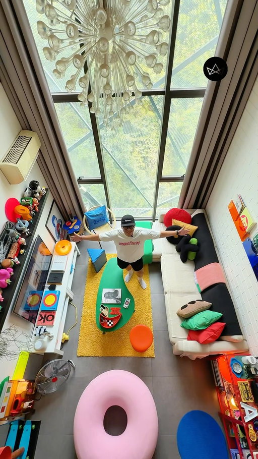 In the bustling heart of Damansara, lies a vibrant, aesthetically-pleasing studio unit curated by content creator @aidil_saleh.

Considering himself more of a home decorator than an interior designer, Aidil has spent the past five years curating and styling his home into a space that will stop you in your tracks while scrolling.

Press play to step inside a home that is Instagrammable in every corner!

Produced by: @tyrrerr

#LifestyleAsiaKL #LSAKL