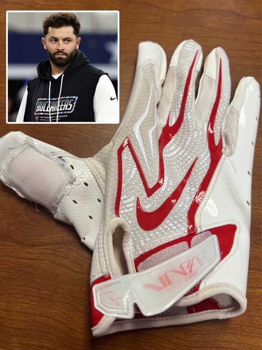 The Tampa Bay Rays helped Baker Mayfield craft a custom glove to protect his right thumb after an injury sidelined him for three games

(via @RapSheet, @cbssports)