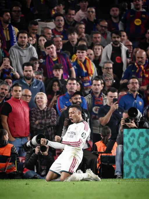 𝐁𝐀𝐑𝐂𝐄𝐋𝐎𝐍𝐀’𝐒 𝐁𝐈𝐆𝐆𝐄𝐒𝐓 𝐍𝐈𝐆𝐇𝐓𝐌𝐀𝐑𝐄 🥶🇫🇷

8️⃣ goals scored in 7 Clásicos since joining Real Madrid.
1️⃣4️⃣ goals scored in 11 career games against Barcelona.
1️⃣5️⃣ goals scored, 14 games all competitions this season.

𝐋𝐚𝐝𝐢𝐞𝐬 𝐚𝐧𝐝 𝐠𝐞𝐧𝐭𝐬, 𝐊𝐲𝐥𝐢𝐚𝐧 𝐌𝐛𝐚𝐩𝐩𝐞 𝐋𝐨𝐭𝐭𝐢𝐧. 🤍🤫