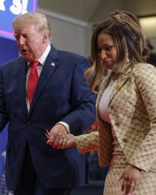 Nicki Minaj joined Donald Trump at a Michigan rally this weekend, where he lauded her “beautiful a**.” See more on Just Jared now.
#NickiMinaj
#DonaldTrump
Photos: Getty