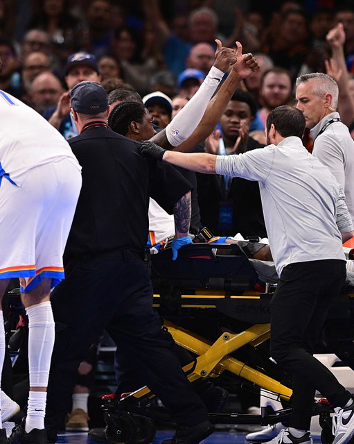 Prayers up for J-Dub 🙏

Oklahoma City Thunder star Jalen Williams was stretchered off the court after suffering a horrific leg injury during tonight’s game against the Clippers. Williams gave fans a thumbs up as he was taken out of the arena.

[via/ GettyImages]
