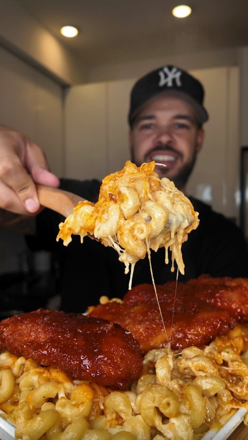 Hot Honey Buffalo Chicken Mac & Cheese 🐓🌶️🧀