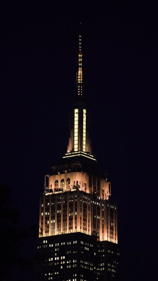 Shining gold in celebration of @HarryKane’s 2026 Ballon d’Or win. Congratulations, Harry! 

Come visit the Empire State Building Observation Deck when you’re in NYC. 

🏆 Comment HARRY KANE and we’ll send you a link to see the lights live.

📱 Text CONNECT to 274-16 for real-time lighting alerts.