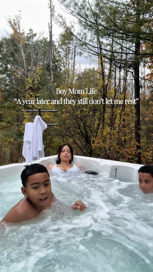 They could be anywhere while we are on vacation but they were up under me making declarations of love😩

#boymom #parentproblems #influencerfamily #parenthood