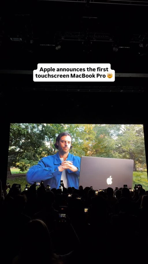 The NEW touchscreen MacBook Pro 🤯

#apple #macbookpro #macbook #tech