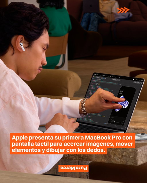 Llegó la primera MacBook Pro táctil. 👀💻

Una de las novedades está en su pantalla PROLED XDR, que combina tecnología OLED para mostrar colores más intensos, negros más profundos y un mayor contraste entre las partes claras y oscuras de una imagen. 💡💡

Por primera vez, la MacBook Pro incorpora una pantalla táctil. Esto significa que podrás acercar imágenes con los dedos, mover elementos de una presentación o dibujar directamente sobre la pantalla, sin depender únicamente del trackpad. 🎨

Los nuevos chips M5 Pro y M5 Max están diseñados para trabajar con tareas pesadas, como editar videos de alta calidad, crear animaciones en 3D o utilizar herramientas de IA. ⚡

Apple promete hasta 24 horas de batería y suma la Dynamic Island, una función que reúne avisos y actividades en tiempo real en un espacio de la pantalla para que puedas consultarlos sin interrumpir lo que estás haciendo. 🔋

La nueva MacBook Pro estará disponible en tamaños de 14 y 16 pulgadas. En Estados Unidos, el modelo de 14 pulgadas con M5 Pro comienza en $2,899 USD. Qué te parece?? 👨‍💻👩‍💻

📸 & 📹: Apple

#PuroMerca 🧡