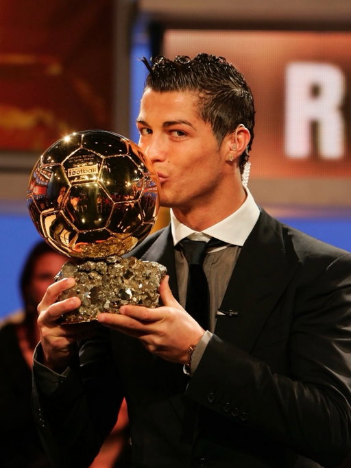 Cristiano Ronaldo 2008. 𝐀 𝐝𝐢𝐟𝐟𝐞𝐫𝐞𝐧𝐭 𝐚𝐧𝐢𝐦𝐚𝐥. ✨

Voted as 𝐁𝐞𝐬𝐭 𝐁𝐚𝐥𝐥𝐨𝐧 𝐝’𝐎𝐫 𝐨𝐟 𝐀𝐥𝐥 𝐓𝐢𝐦𝐞 after achieving this 🤖

🏆 Premier League
🏆 Champions League
⚽ 42 goals
🎯 8 assists
👟 Premier League Golden Boot
👟 Champions League Top Scorer
👟 European Golden Shoe
🥇 Premier League Player of the Season
🥇 PFA Players’ Player of the Year
🥇 FWA Footballer of the Year
🥇 UEFA Club Footballer of the Year
🥇 FIFA World Player of the Year

Well, not a bad season with Man United? 𝐍𝐨𝐭 𝐛𝐚𝐝. 😳7️⃣