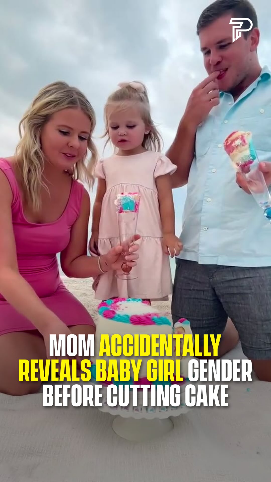 💗

Family went to the beach with the cake, the champagne flutes and a “PINK or BLUE?” topper for what was meant to be a clean little gender reveal in front of their toddler daughter, and then mom accidentally ruined it…

(Amanda.b1231 via Collab)

#wholesome #pubity