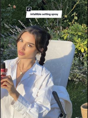 Ein Sprühstoss vom Infaillible Setting Mist & mein Summer Look ist locked in🔐 Das Makeup ist 36h fixiert, transferfest, wischfest, wasserfest & mattiert☀️✨⛱️ @L’Oréal Paris #lorealparisCH #infailliblespray #36hwear #settingspray #longlasting #ad