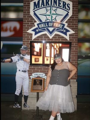 CONGRATS ICHIRO!!! #51 ⚾️🧢🏟️ A Seattle @mariners legend! So happy we got to witness this historic event in person! 👏🏼  #ichirohof #ichiroweekend #ichirosuzuki 
