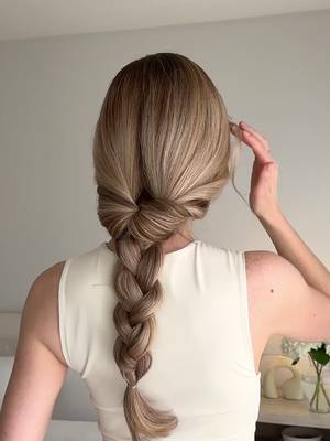 Quick braid hairstyle❤️ #quickbraid #hairtutorial #easyhairstyles #longhairstyles Wearing my @Luxy Hair 20” Dimensional Natural Blonde Seamless Extensions✨ Use ALEXGABOURY to save - linked in bio🤍
