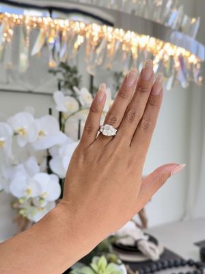 When I thought he gave me the WORLD ! 😭@Marco Hall #georginarodriguez #engagmentring #christianoronaldo 