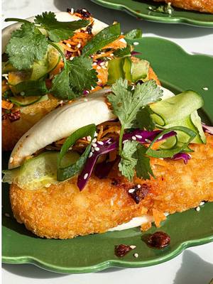 Crispy, golden hash browns in fluffy bao buns?  RIDICULOUSLY GOOD and easy thanks to a little help from @DoorDash Australia ! Used Door Dash to get my favourite hash browns delivered from a local cafe AND grabbed all the asian slaw and bao bun ingredients using their on-demand grocery delivery. Plus, I earned Velocity Frequent Flyer Points just by ordering through them! 🤌 Visit my website for the full recipe —link in bio!  #ad #sponsored #DoorDashPartner #hashbrowns #baobuns  