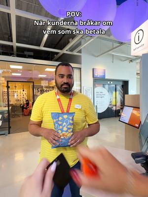 Det är alltid ett bra tillfälle för en påse chips! 🥔😉 #ikea #ikeasverige #pov #fyp #humor #komedi‌ #affordability #food