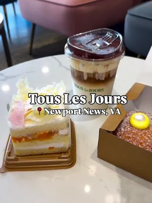 Have you been to @touslesjours_newport_va 😍 Everything looks soooo good, an adult candy store honestly with such a wide variety of items. I love the aesthetic and how spacious it is.  Perfect to work, have a meeting, or a coffee date!  Starting August 25th with the purchase of $20 or more you can get a free Tous Le Jours Umbrella while supply last for their one year anniversary (weekdays only).  Make sure you stop by and check them out!  Rating: Tiramisu Latte 10/10 Mixed Berry Danish 8/10 Peach Cake 8/10 Lemon Cream Donut 10/10 • • #757 #va #newportnews #vabeach #pastries #norfolkva #hamptonroadsva #hamptonva 