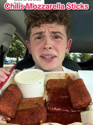 Replying to @Wip I can never wear white😩 #mukbang #chilis #mozzarella #thefoodguy #tommywinkler 