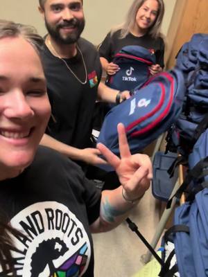 We joined forces with Somos, @TikTok’s Latin employee resource group, to deliver 50 brand-new backpacks to students at Edna Brewer Middle School! #OaklandFirstAlways #backtoschool #ousd #tiktok 