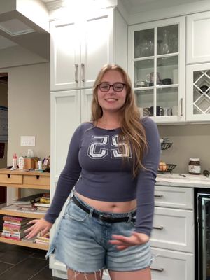 i wish i wasn’t so awkward dancing alone💔🫩 #dance #glasses #teen #foryoupage 