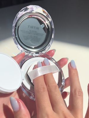 Obsessed with the glow of this cushion!! ✨ @TIRTIR Inc. #tirtircushion #tirtirfoundation #tirtirmaskfitcushion #tirtircrystalmeshcushion #koreanmakeup 
