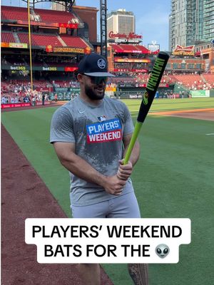The Martian’s Players’ Weekend bats are out of this world🤯👽🥑  #MLB #playersweekend #yankees #baseball 